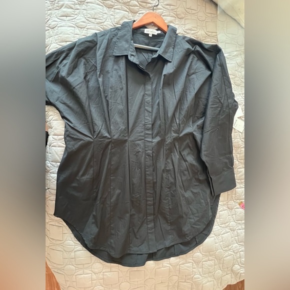 GOOD AMERICAN Darted Stretch Poplin Button-up Shirt In Black - Picture 8 of 16